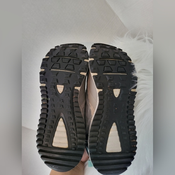 New Balance Tan and Teal Sneakers - Picture 6 of 10